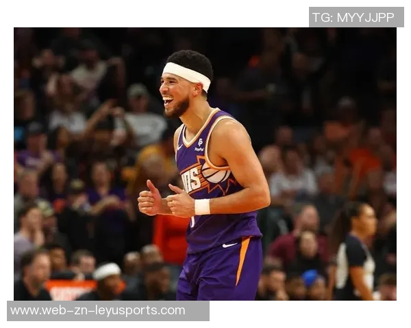 布克三节高效表现斩获24分7助攻正负值22助球队取得领先 布克三节高效表现斩获24分7助攻正负值22助球队取得领先