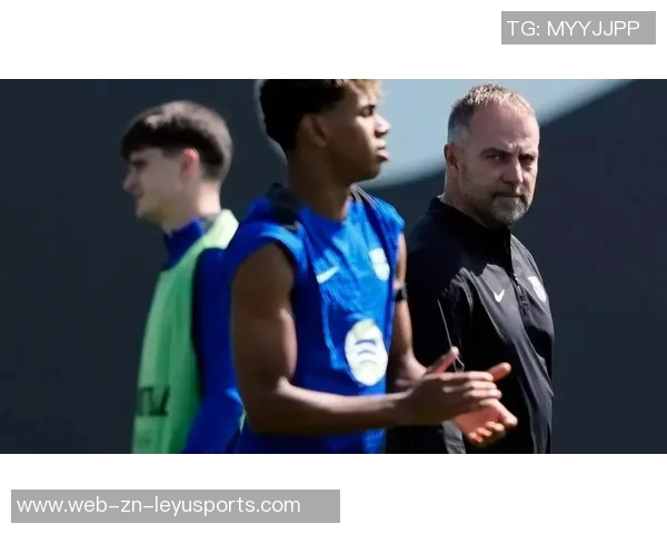 西媒报道亚马尔备战巴黎之战积极训练成为最后离场球员之一 西媒报道亚马尔备战巴黎之战积极训练成为最后离场球员之一