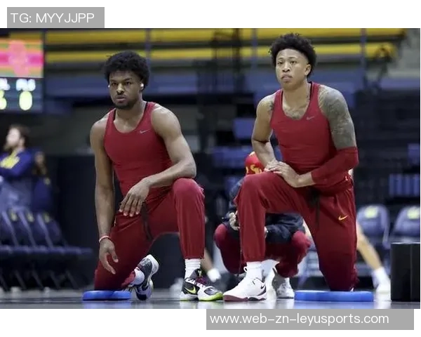 夸梅直言布朗尼一年无进步威少积极跑动更具价值 夸梅直言布朗尼一年无进步威少积极跑动更具价值