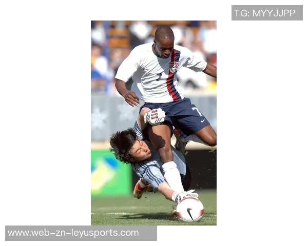 泰山队主场平局遭遇三连平球员谢场时满脸遗憾与失落 泰山队主场平局遭遇三连平球员谢场时满脸遗憾与失落