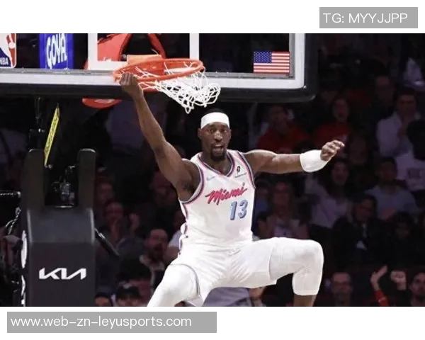 鲍威尔半场表现惊艳12投6中轻松砍下18分助球队争夺胜利 鲍威尔半场表现惊艳12投6中轻松砍下18分助球队争夺胜利