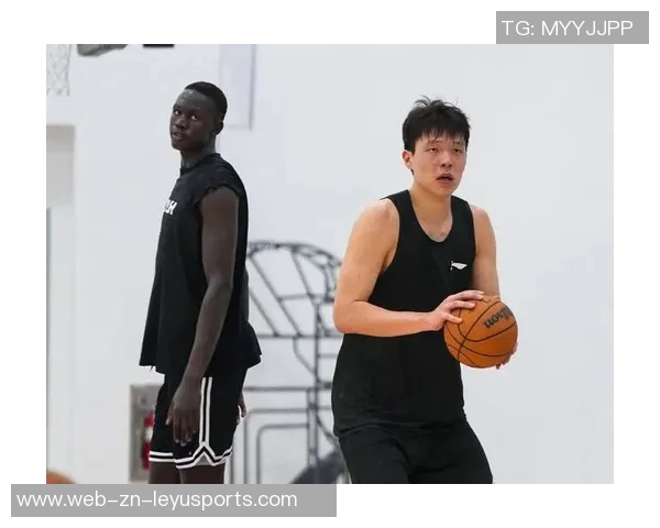 马卢阿奇生涯首秀表现亮眼4分钟内罚球1分并送出1次盖帽