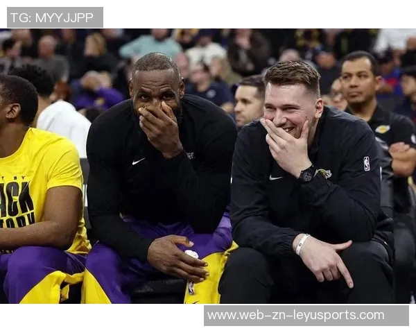 勇士轻松战胜湖人雷霆险胜火箭展现实力与紧张局势的微妙平衡 勇士轻松战胜湖人雷霆险胜火箭展现实力与紧张局势的微妙平衡