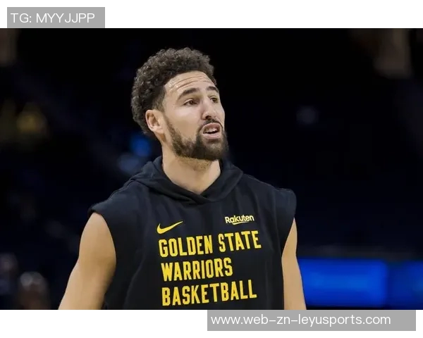 克莱首节短暂出战5分钟表现平平仅得4分助球队开局稳健 克莱首节短暂出战5分钟表现平平仅得4分助球队开局稳健