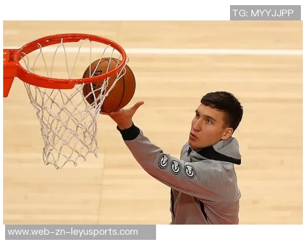 克尼佩尔下半场发力却三分失准11投5中仅得12分4篮板表现平平 克尼佩尔下半场发力却三分失准11投5中仅得12分4篮板表现平平