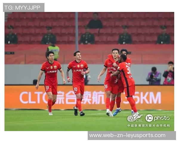 海港队实力欠缺引发关注球迷期待周末联赛表现提升 海港队实力欠缺引发关注球迷期待周末联赛表现提升