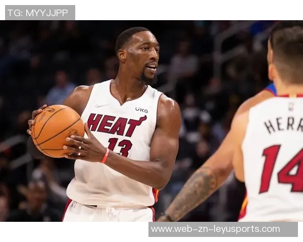 麦凯恩成功接受拇指韧带修复手术预计缺阵至少一个月 麦凯恩成功接受拇指韧带修复手术预计缺阵至少一个月