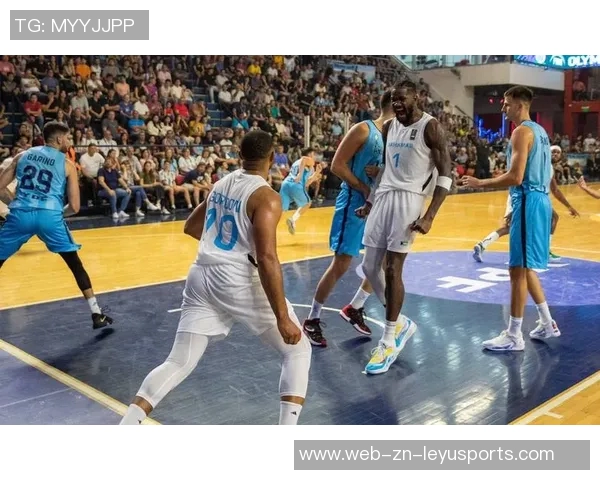 巴哈马国家队友谊深厚希尔德与埃奇库姆互换球衣笑声不断