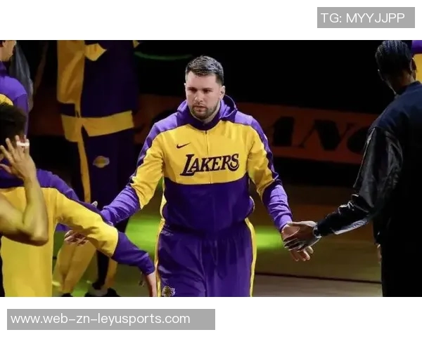 夸梅直言东契奇进攻尚可但防守不足超巨若无防守何谈伟大 夸梅直言东契奇进攻尚可但防守不足超巨若无防守何谈伟大